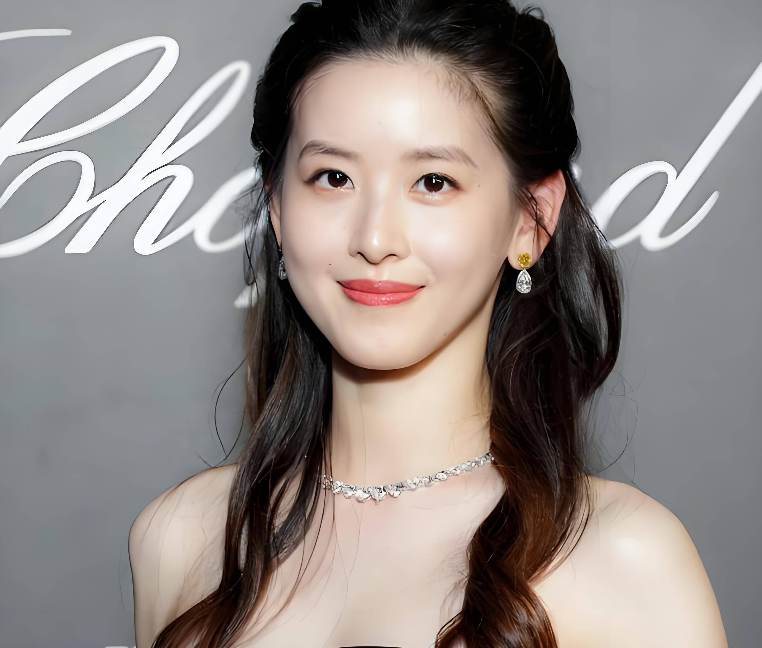 原创 31岁章泽天，国外发素颜照，网友评价：年轻，漂亮，还有脑子