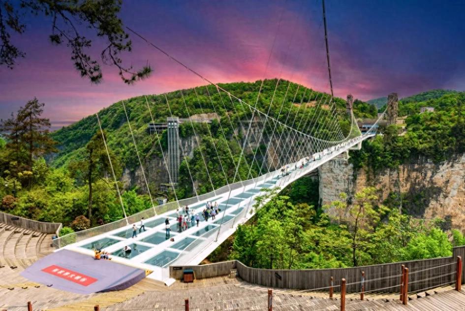 秘境寻踪 | 张家界玻璃桥：云端漫步，感受自然神奇