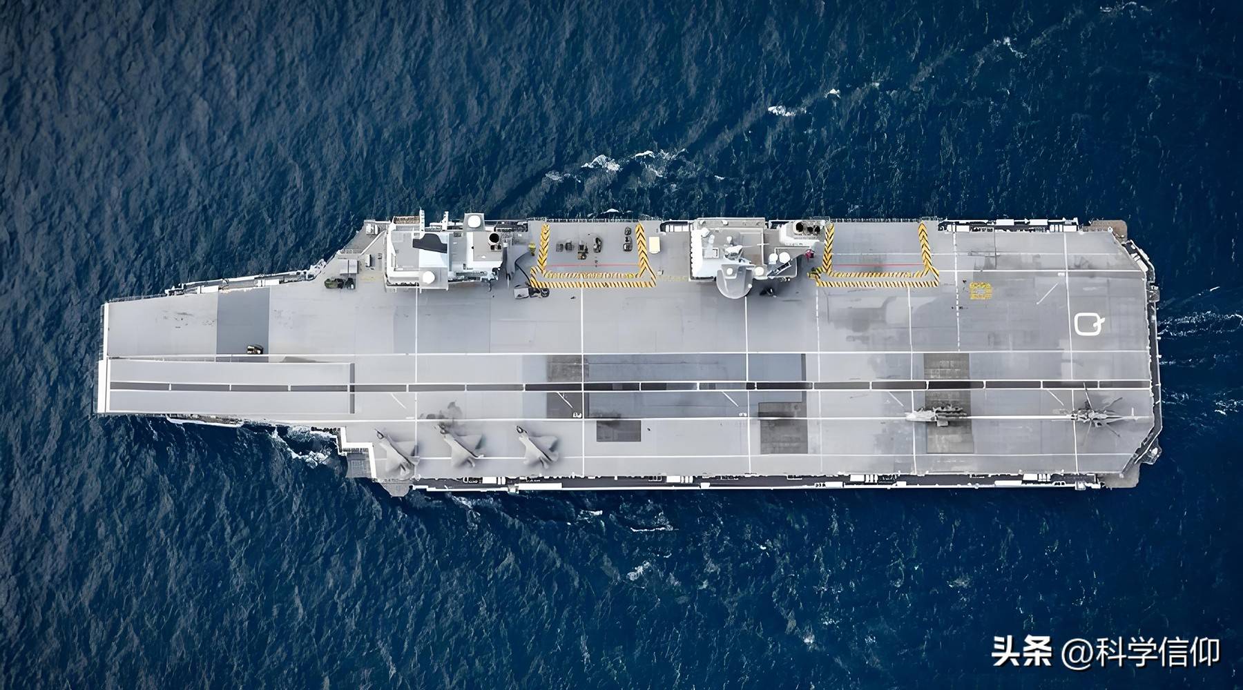原创 英国航母造型独特，笔直的飞行甲板和两座舰岛，为什么？
