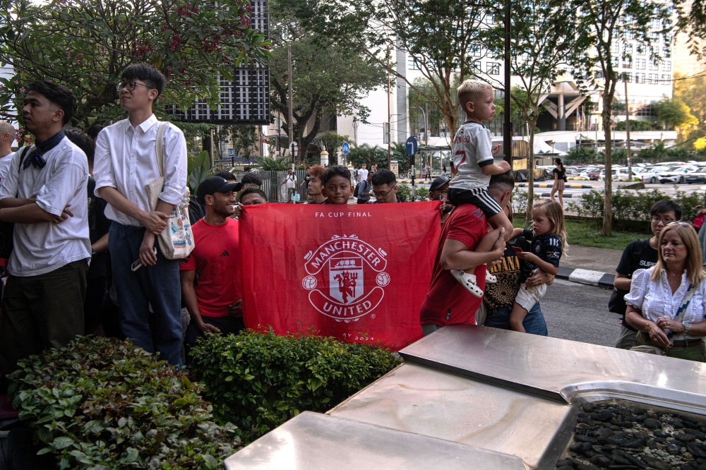 Manchester United touch down in KL, fans wait outside hotel ahead of Bukit Jalil showdown
