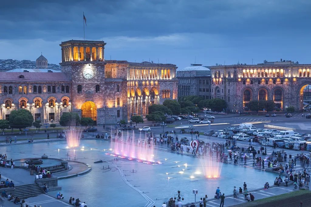 免签直飞！这个“神之国”，有雪山有蓝湖，还能乘缆车看悬崖上的修道院！