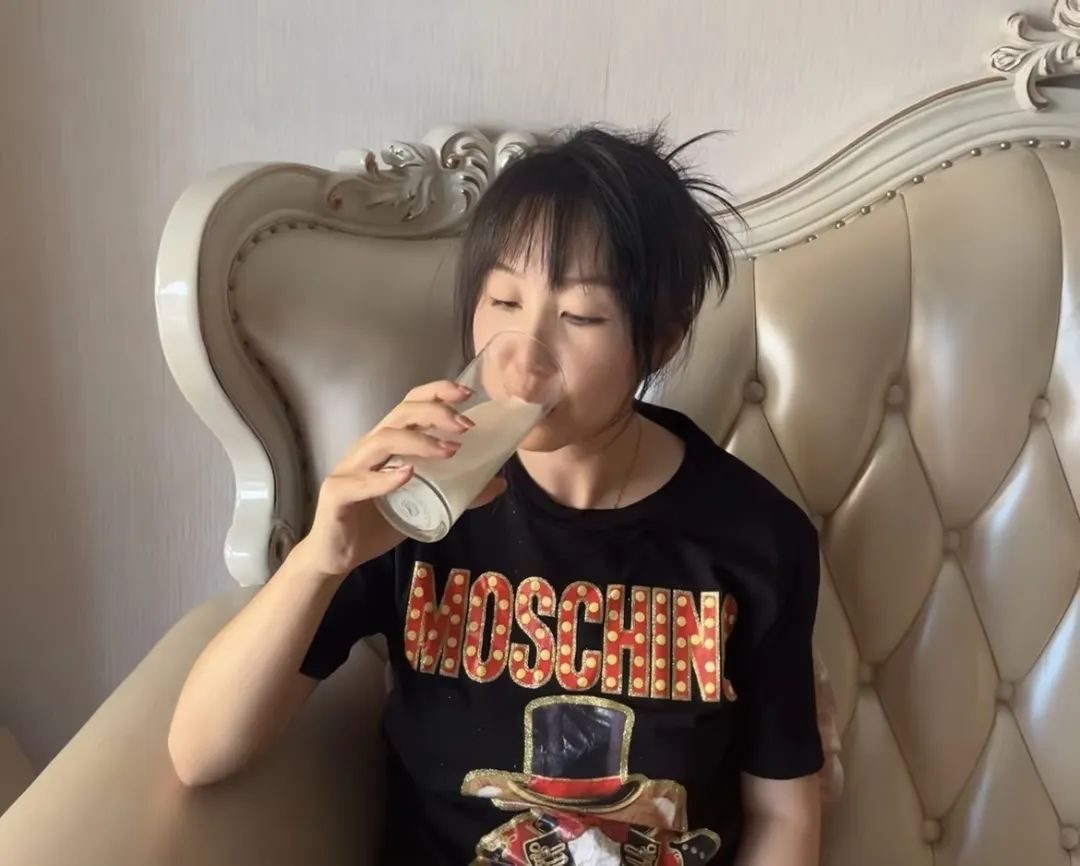 为什么更推荐给中老年人喝奶粉？