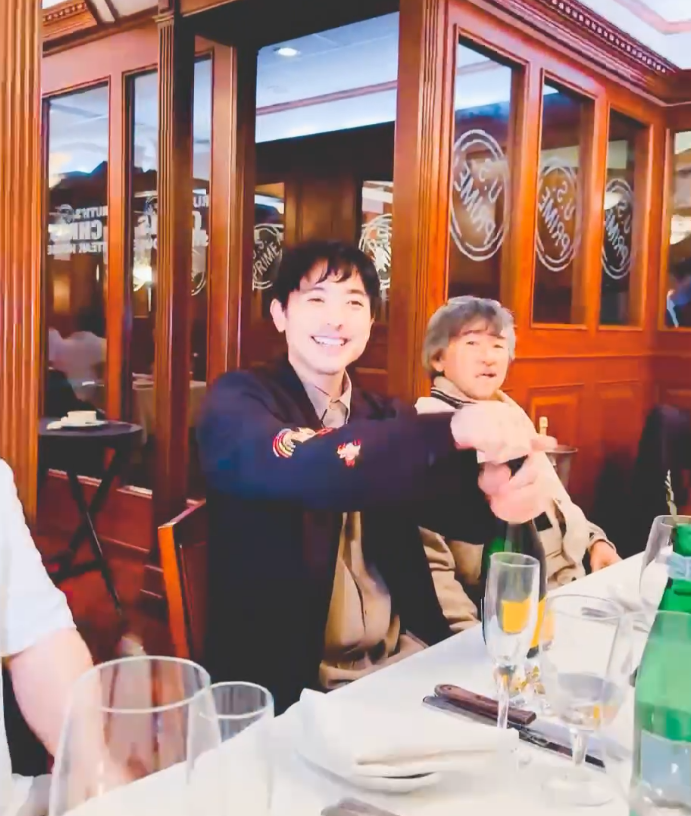 林德信抱女儿三代同堂合影庆40岁生日 林子祥叶倩文开心现身饭局