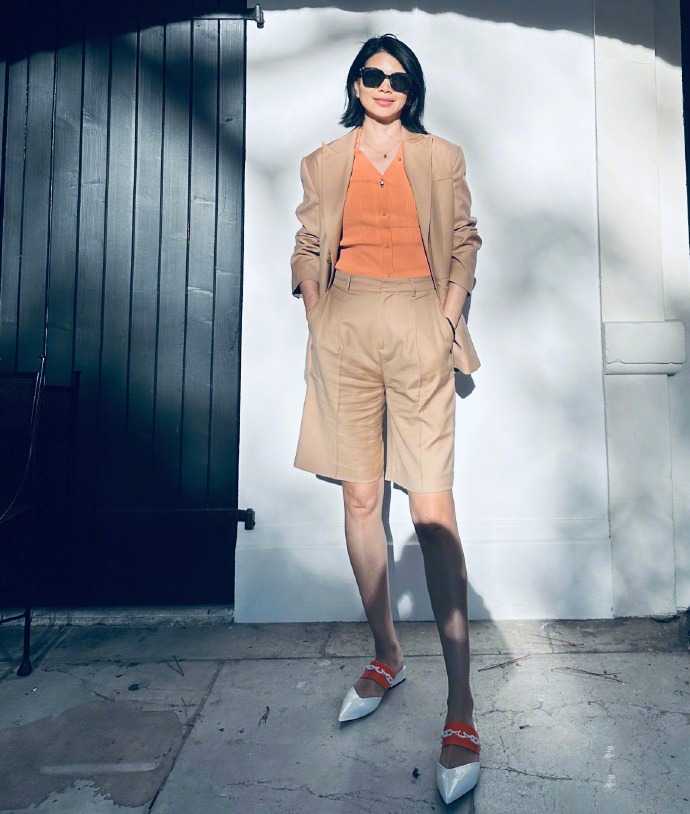 从吕燕的穿搭明白：气质比脸重要，会打扮得女人更有魅力