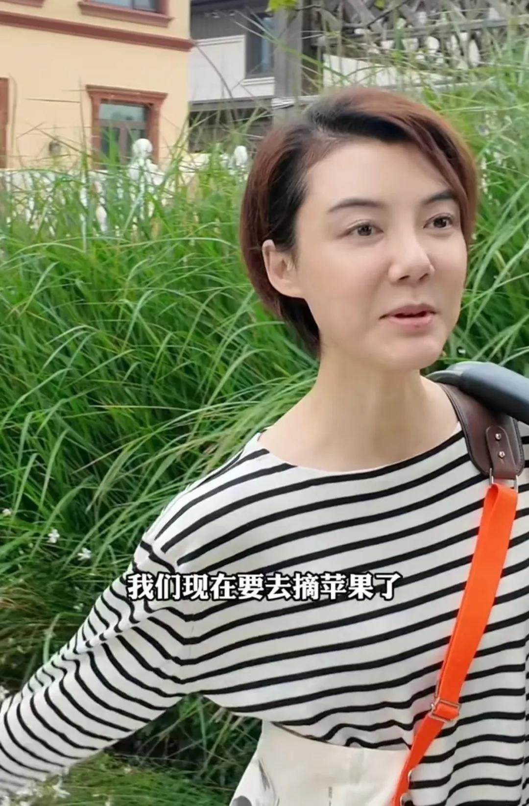 42岁车晓太潇洒！离开富豪多年日子更滋润，不婚不育没烦恼做自己