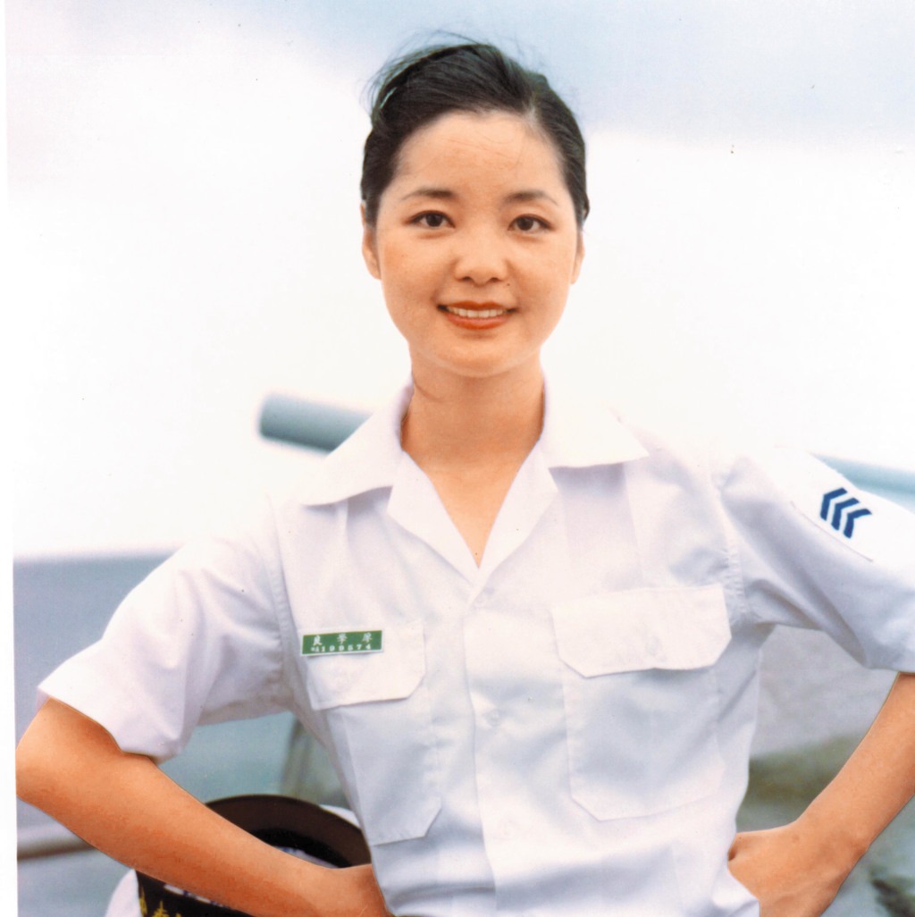 邓丽君逝世30周年，92岁经纪人到墓地上香，三哥邓长富上台致辞