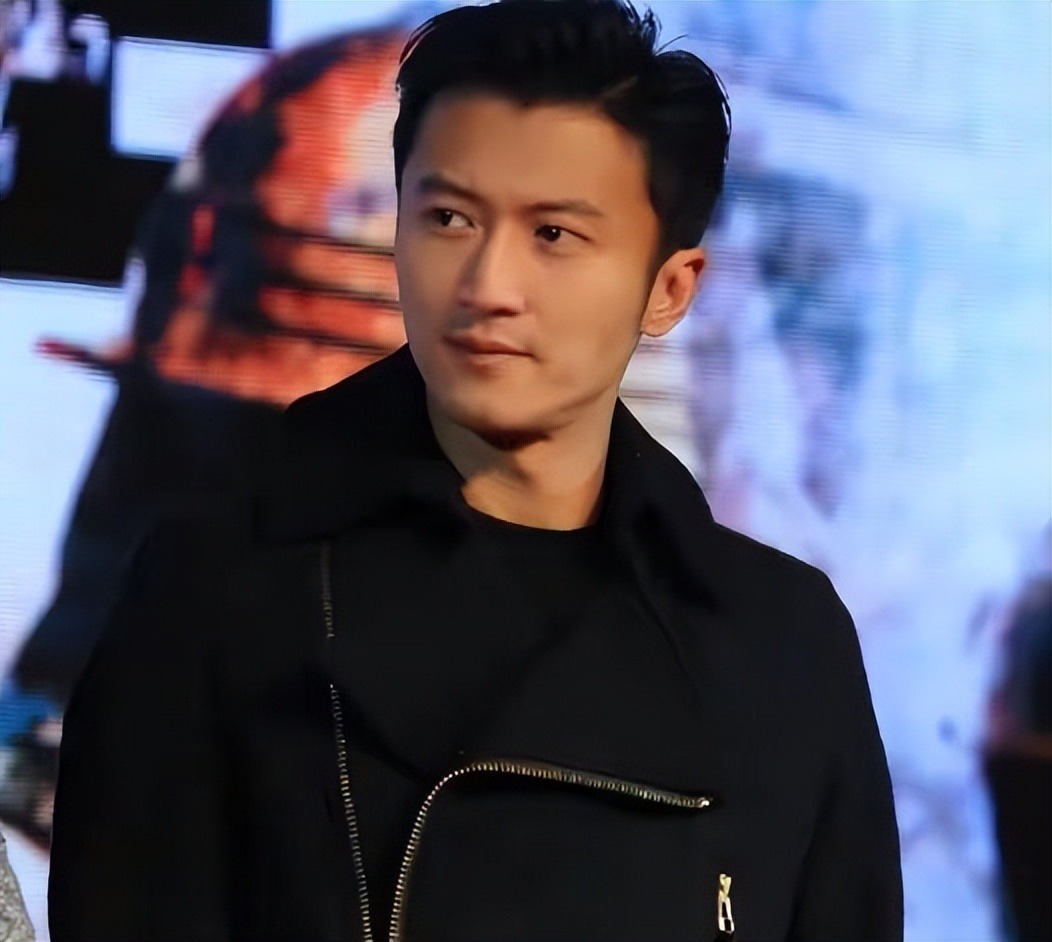 谢霆锋17岁大儿子近照公开，模样清秀像父亲年轻时候，五官很帅气