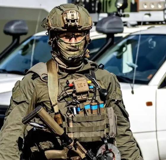 原创 全球最强单兵武器？QDS-121型步榴枪亮相军演，贵到部队用不起？