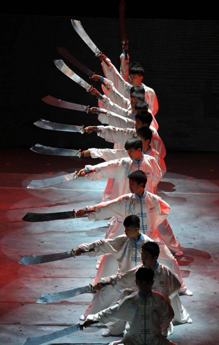 原创 为什么古代大刀要装铁环？史学家：遇见刀上有九环的人，赶紧跑