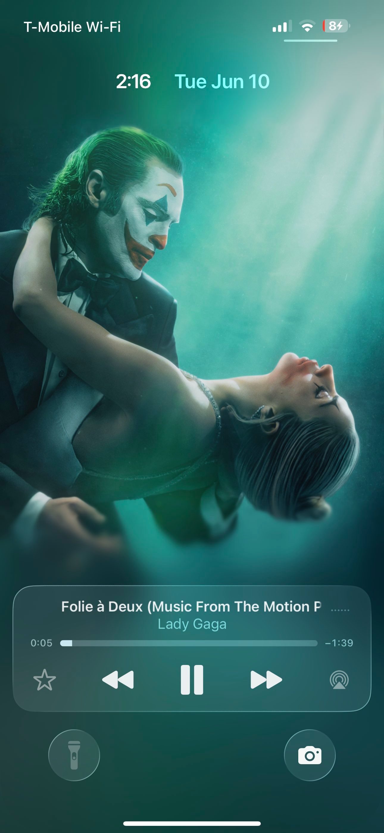 苹果iOS 26更新：专辑封面“动”起来，锁屏变舞台！