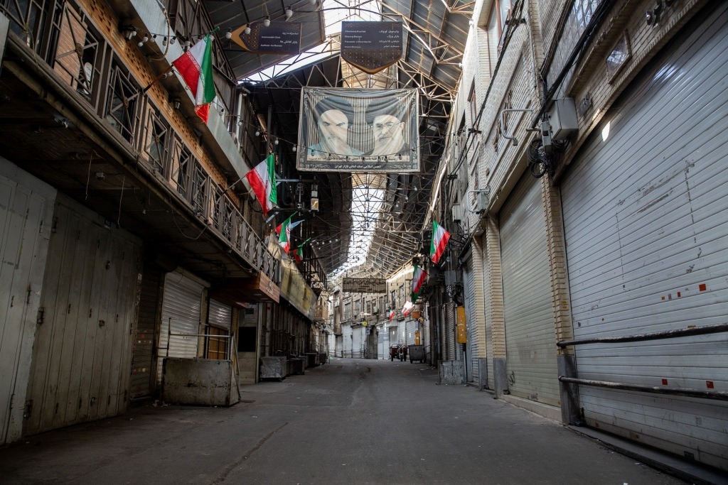 第1现场｜空袭下的德黑兰：空荡街区与抢油长队