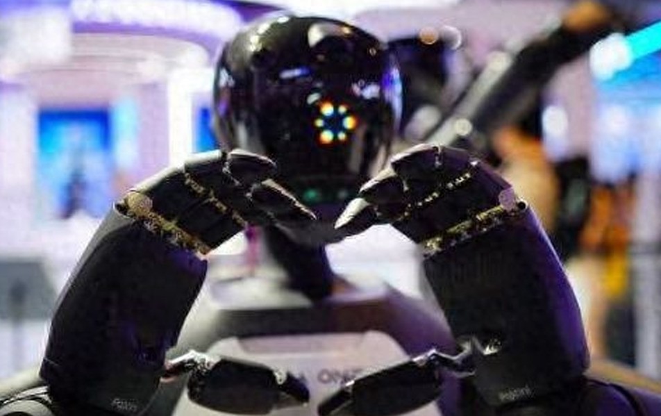 英国研发新型机器人皮肤 可同时感知压力、温度