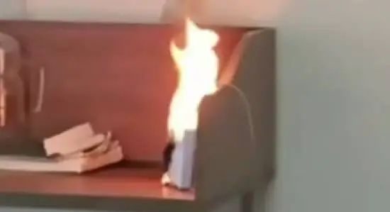 充电宝，破防了