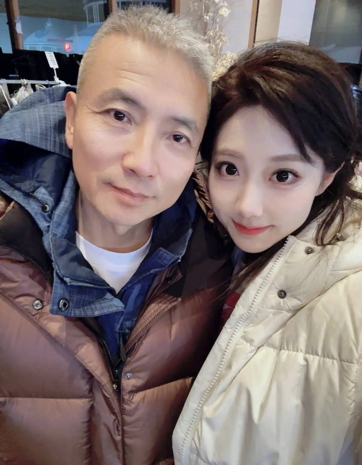 李艺彤透露爸爸在张艺谋新剧当群演：我们全家支持新人演员的事业