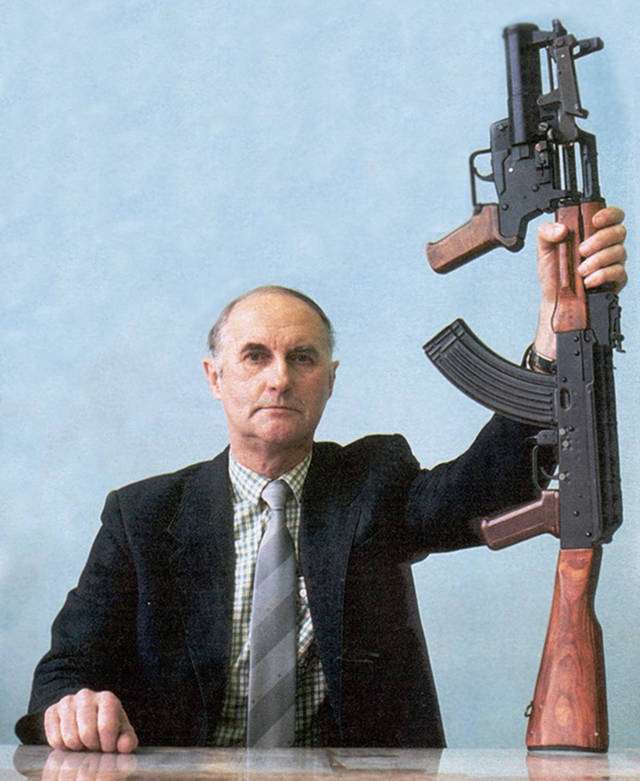 原创 苏联首款下挂式榴弹发射器：形似手枪的OKG - 40“Искра”