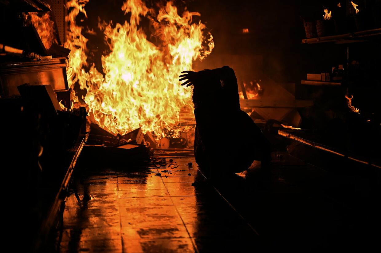 'Smoke' review: Fires up our yearning for a gripping tale