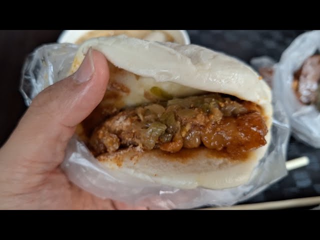 Yi Jia Zi. Taiwanese Burger or Gua Bao.