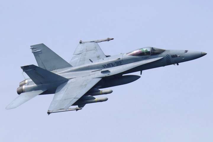 原创 双发双座双轮双垂尾，央视曝光新款教练机！或是舰载训练专用