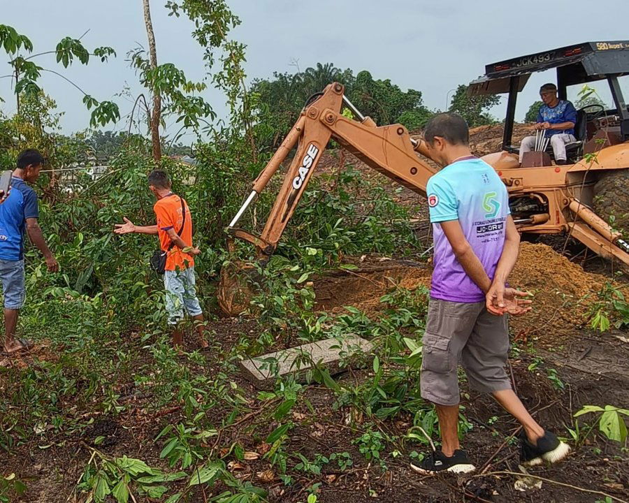 百万镇百年无主古墓　顺利迁至避兰东华人义山