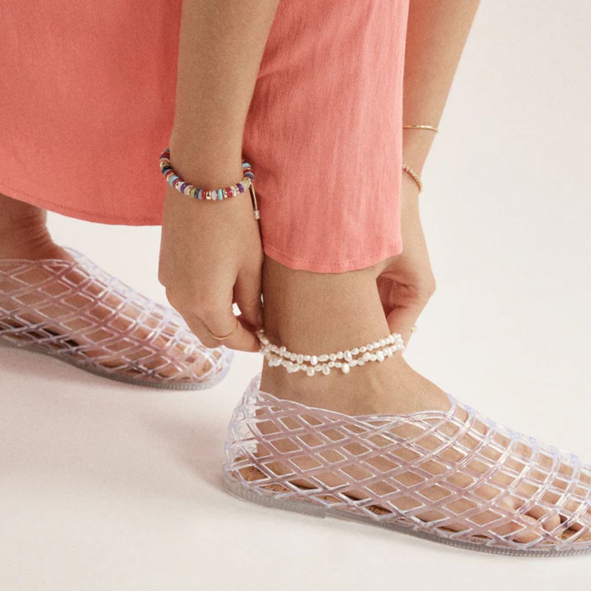 Anklets Are The Latest 'It Girl' Jewelry Trend: Shop Finds From Free People, Anthropologie, Amazon & More