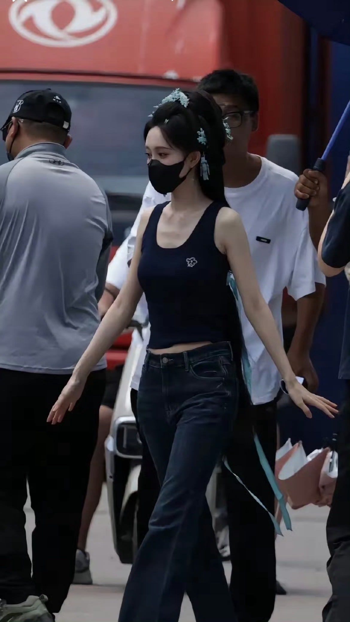 孟子义170cm体重不到45kg，瘦到见骨近照曝光