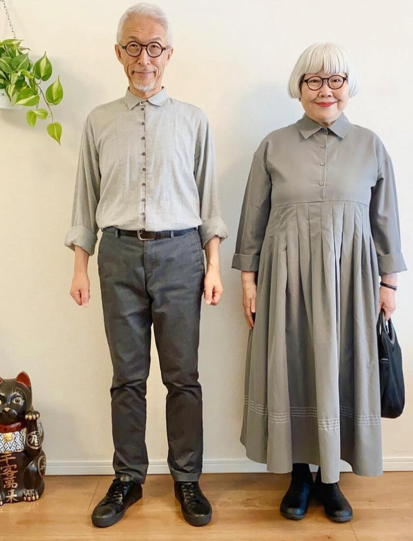 被日本老夫妻的情侣穿搭圈粉了！简单大方不做作，相恋39年好羡慕