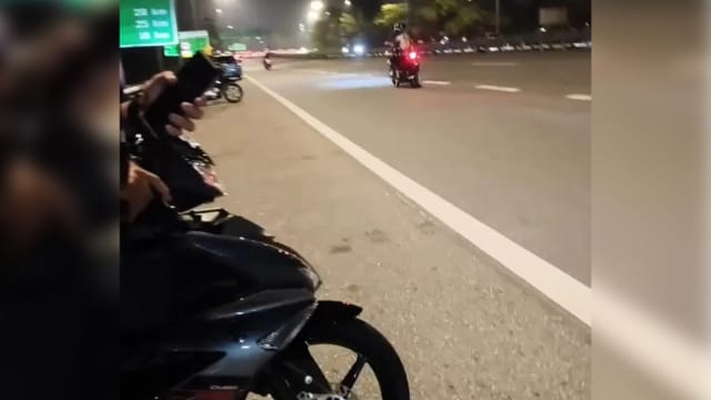 新马第二通道“超人”飙车 马国四青年遭警方逮捕