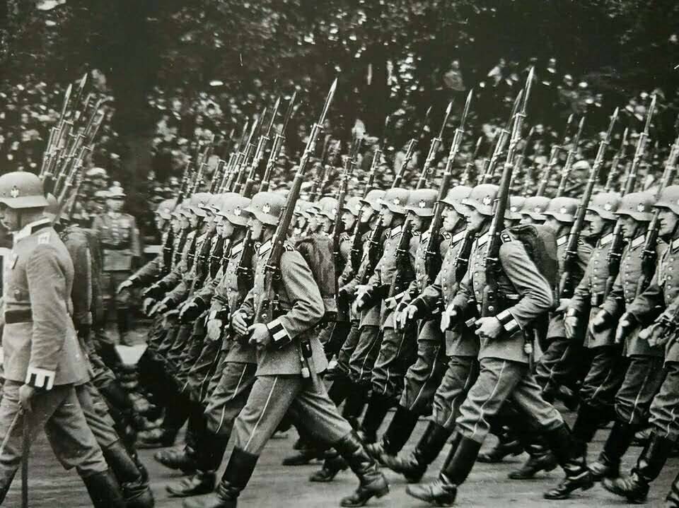 原创 二战德军为什么总穿长筒皮靴，会不会行动不便？浅谈德军军靴