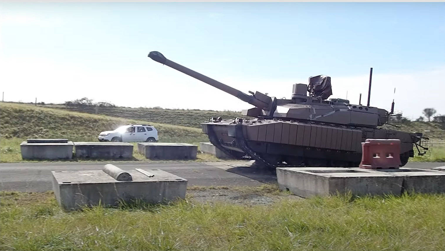 原创 钢铁巨兽迈入数字时代！法军勒克莱尔XLR坦克震撼亮相