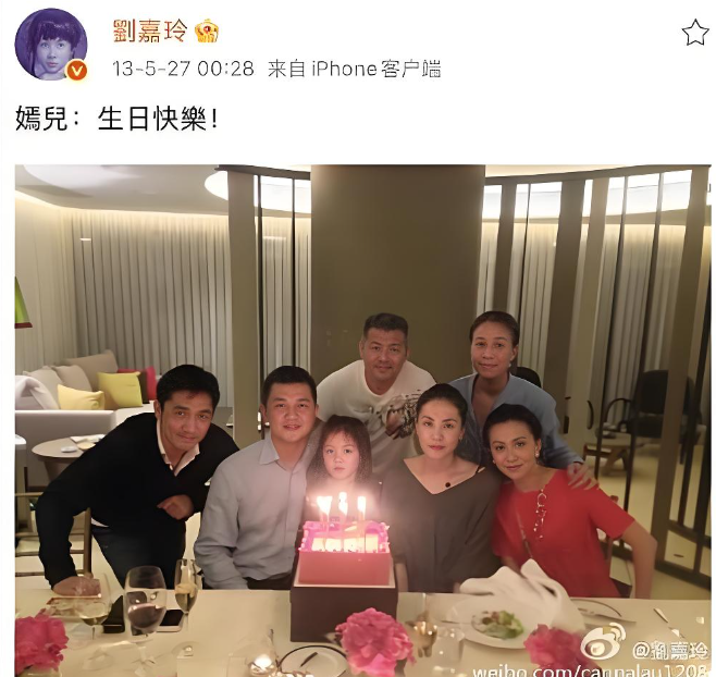 垮掉！李嫣遗传李亚鹏王菲特点却无颜值才艺优势，19岁吸烟遭质疑