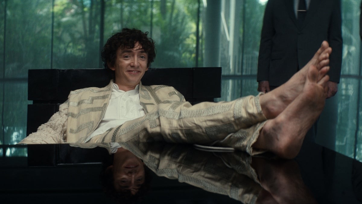 I love that 'Alien: Earth' trillionaire Boy Kavalier takes calls with his feet