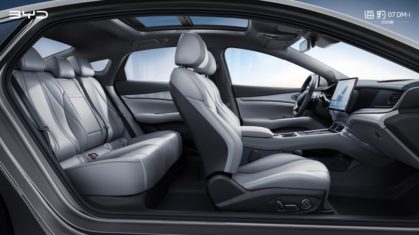 2026 款比亚迪海豹 07 DM-i 亮相成都车展，内饰图公开