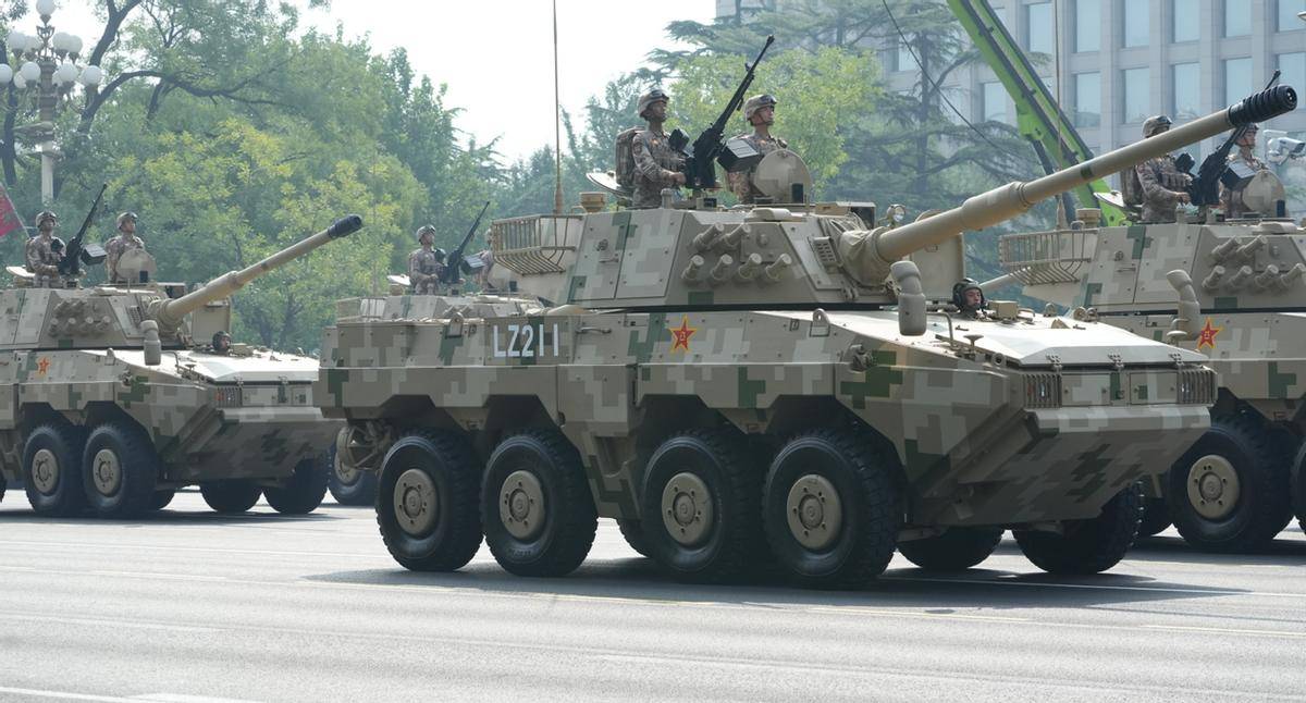 原创 10年前的老大八轮上阅兵，陆战队不能只会冲滩，咱比美军想得周全