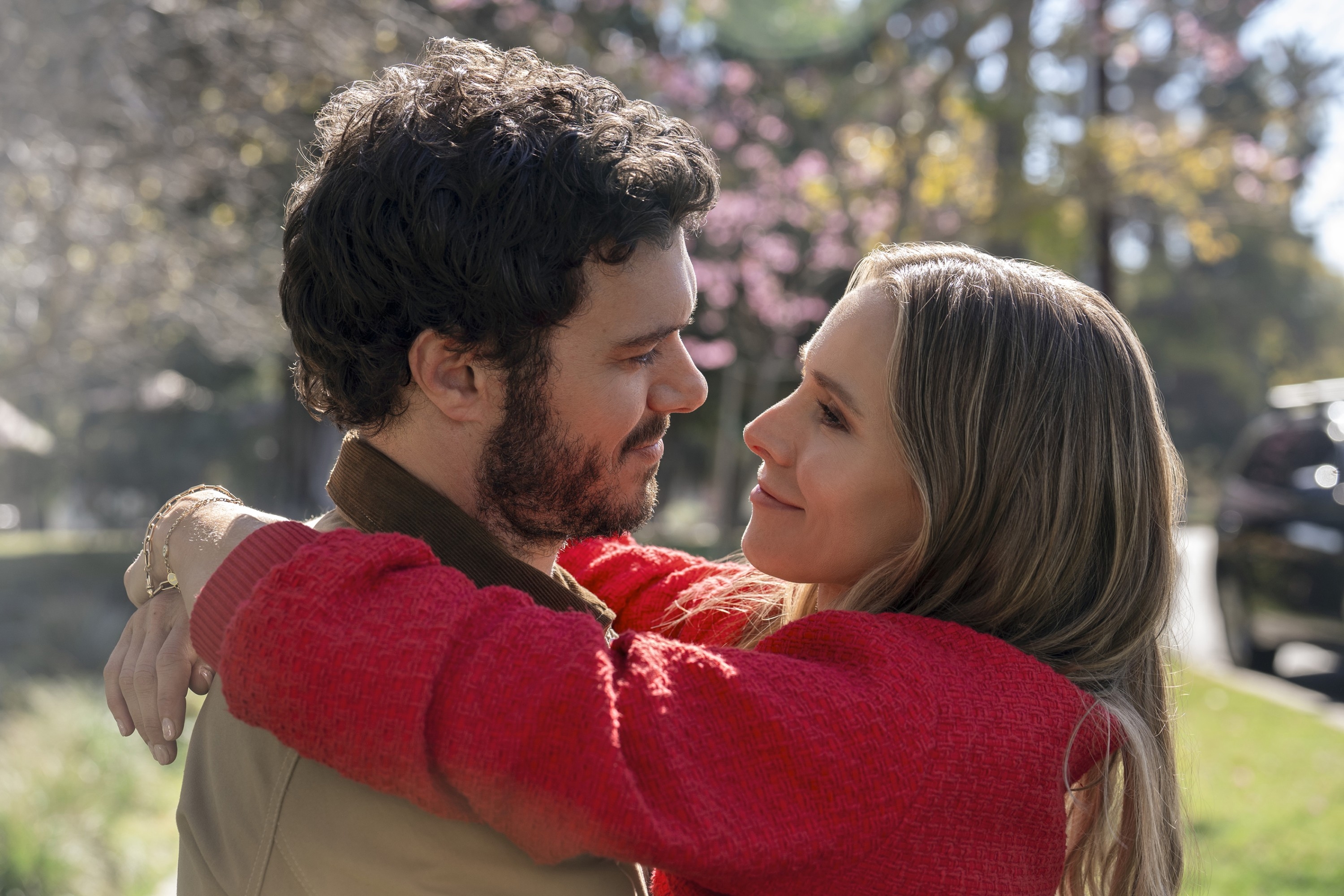 Kelly Clarkson Absolutely Lost It After Kristen Bell Revealed The NSFW Way Adam Brody Detailed Shooting Sex Scenes With Her While She Was Heavily Pregnant