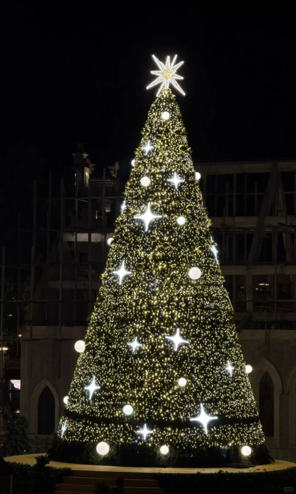 广州圣诞2025｜广州8大圣诞打卡好去处推荐！童话小镇+10米巨型圣诞树+唯美飘雪灯光骚