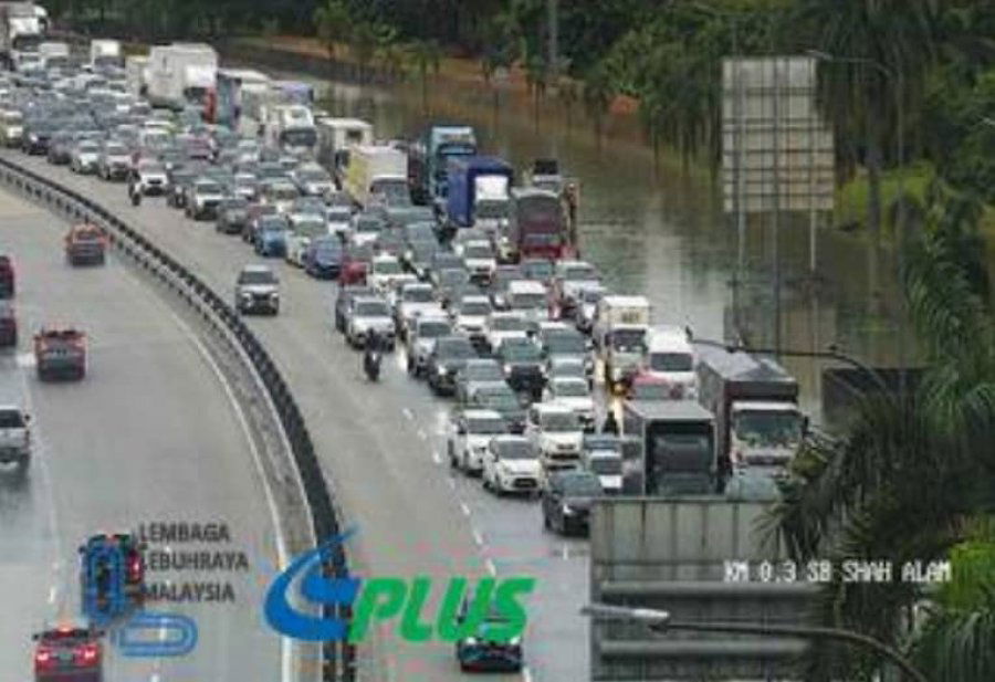 一整天连绵降雨　雪隆上班路段交通拥堵