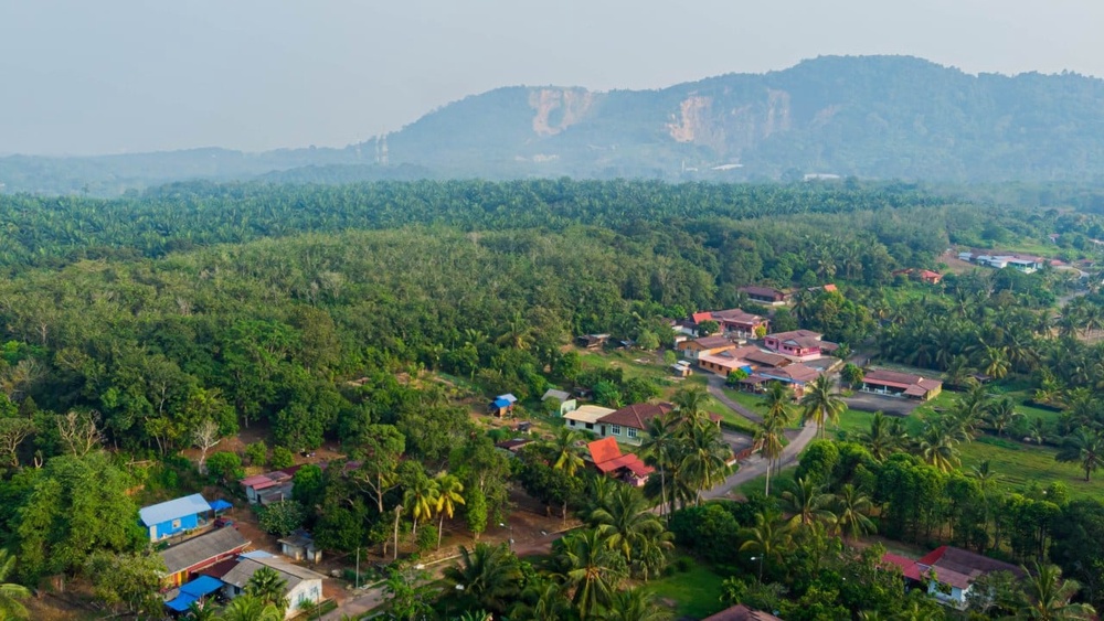 Malaysia under pressure to explain police shooting of trio as outcry mounts