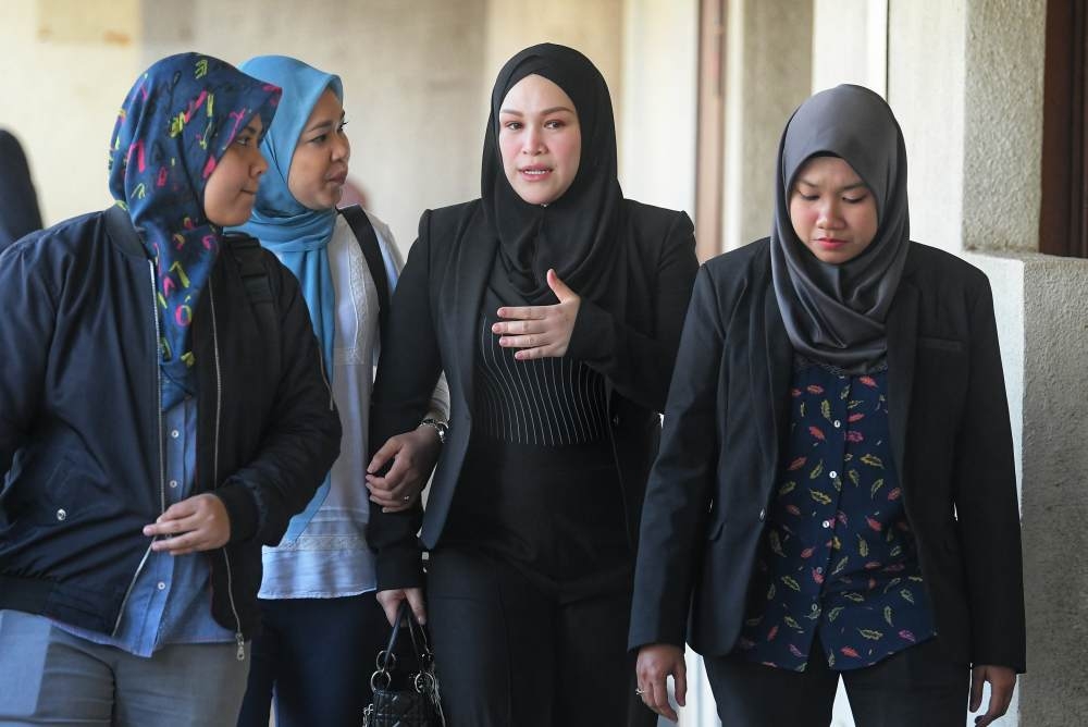 Zizie Izette tells court she was ‘shocked’, but accepted RM2.8m ‘introductory fee’ for setting up agents with late husband Bung Moktar