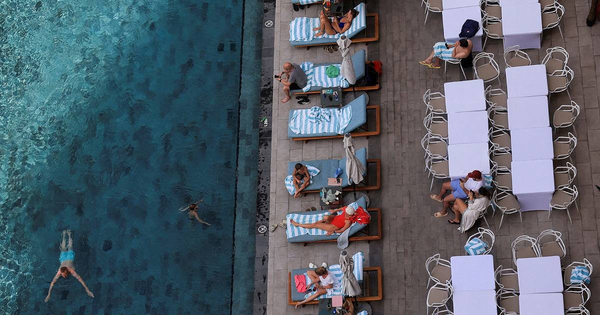 'Everyone cheered': Stranded Gulf travellers gamble on their route home