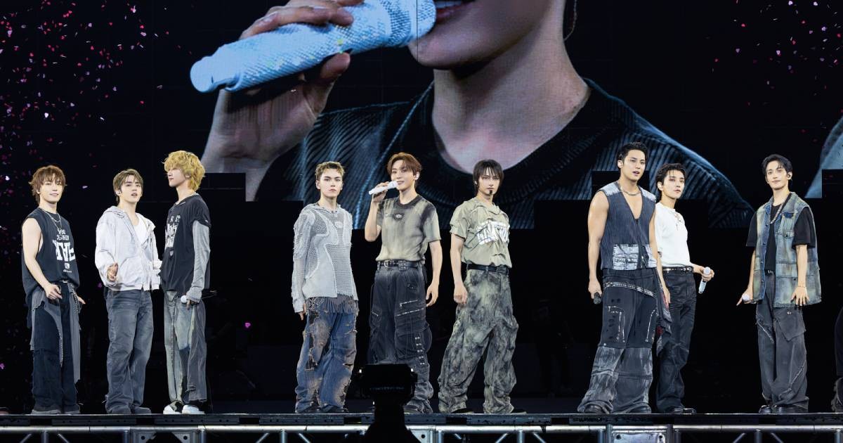 Seventeen's Mingyu takes 'a shower' on stage at Singapore concert, S.Coups praises fans for 'good manners'