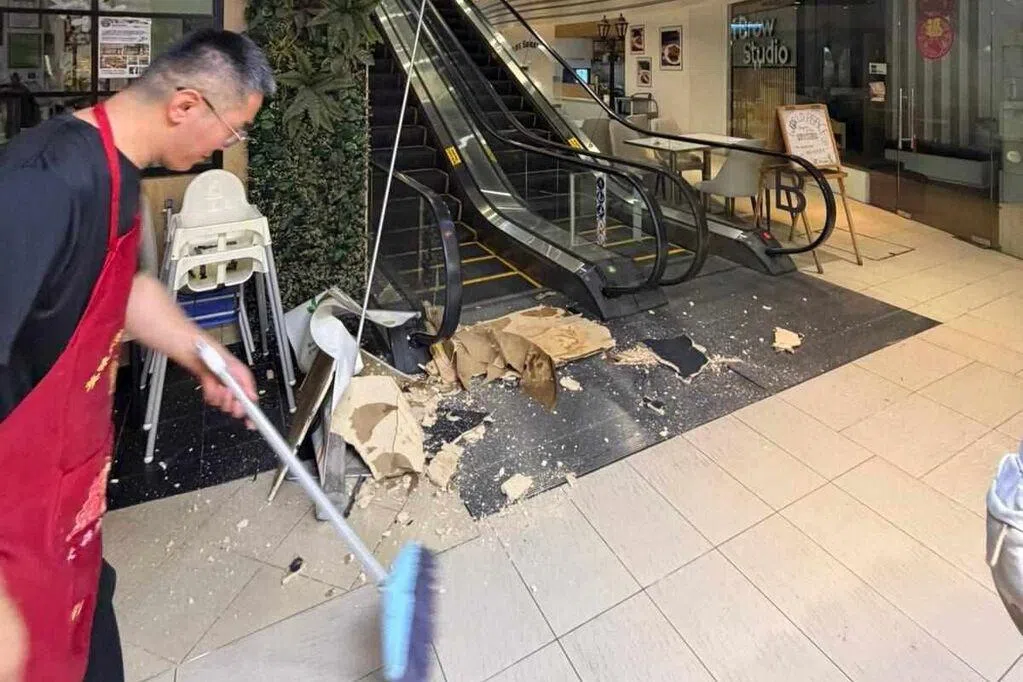 诺维娜一商场天花板坍塌 事发前几天曾漏水