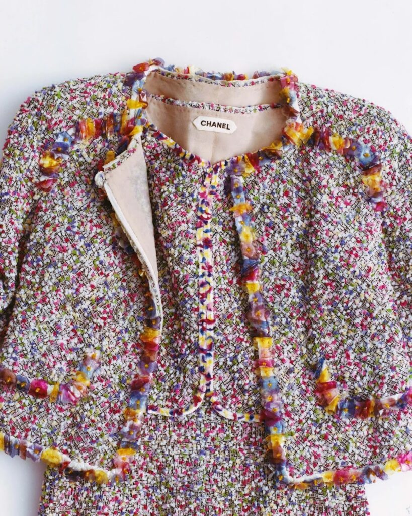 Vogue is stirring up a special market with over 500 curated vintage goods!