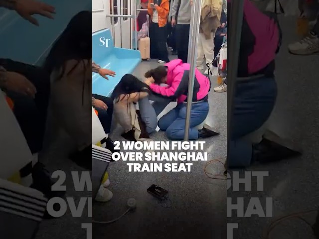 2 women get into physical fight over seat on Shanghai metro