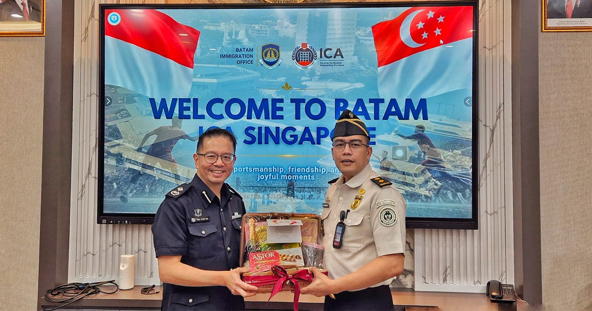 ICA presents Batam counterparts with hamper on Indonesia's 81st Independence Day